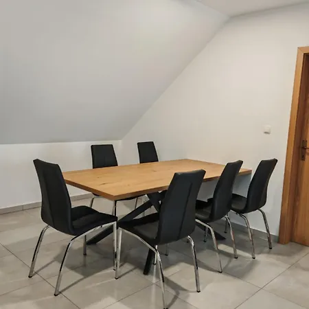 Apartma Pod Tremi Kralji *