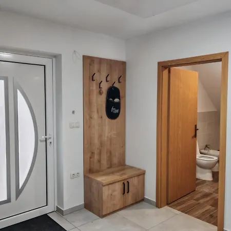 Apartma Pod Tremi Kralji * Oplotnica